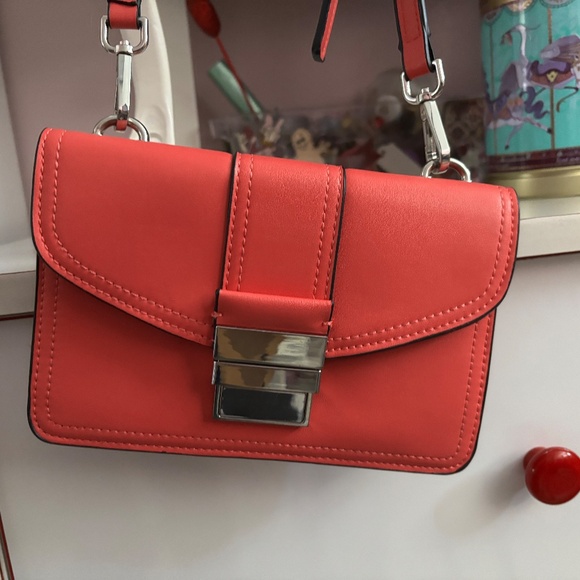 Very cute, pink, and new Zara pink crossbody bag - Picture 2 of 4